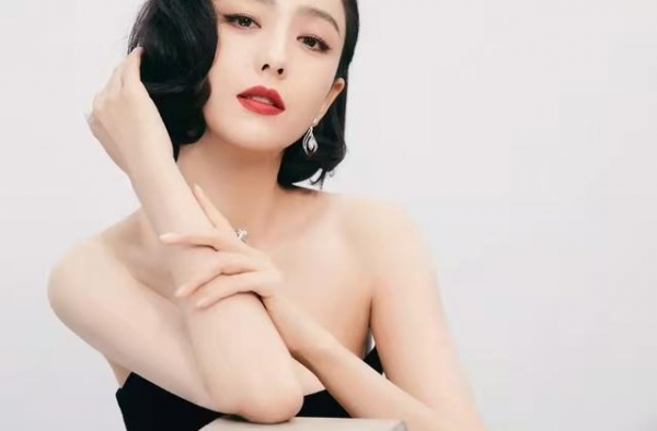 85花世纪同台！唐嫣杨幂穿礼服争奇斗艳，刘诗诗倪妮合体抢风头