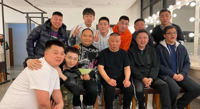 尚九熙《扒马褂》两拿氧气罩，九南被“摘字”？德云社开箱透玄机