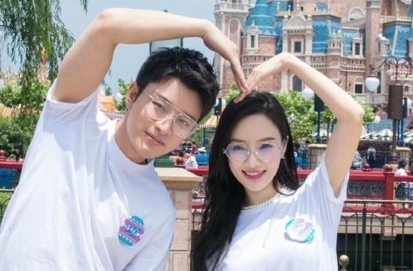 李小璐被爆帮女儿改名 带甜馨游故宫 开口喊“贾甜馨”破传闻