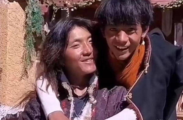 丁真走红后趣事多，父亲担心无人放牛，舅舅撞脸郑伊健