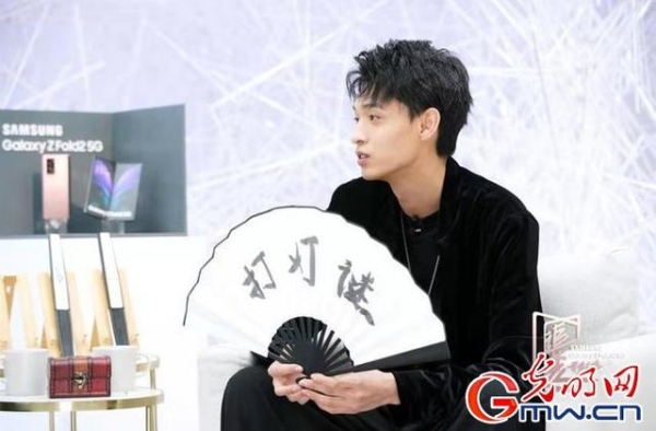 秦霄贤做客《追梦人之开合人生》讲述少年成名的困惑与成长轨迹