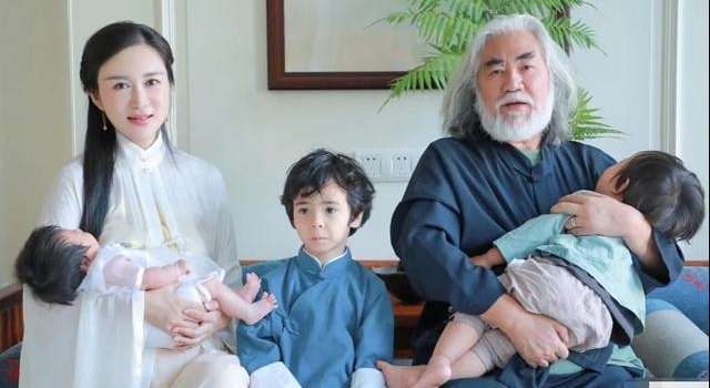 杜星霖称张纪中为“老爷”，穿汉服伺候丈夫吃饭，姿态太低像小妾