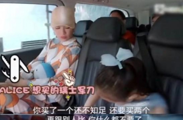黄奕不惯着女儿乱花钱，带她国外学琴却很舍得！独自养娃不再婚？