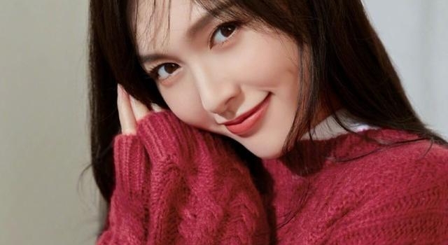 唐嫣37岁生日，于正故意翻牌网友，疑公开认证她与杨幂不和传闻