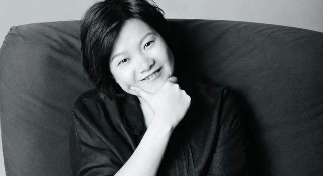 从导演陈凯歌到设计师杨小平，洪晃的四段婚姻，每一次都爱得洒脱