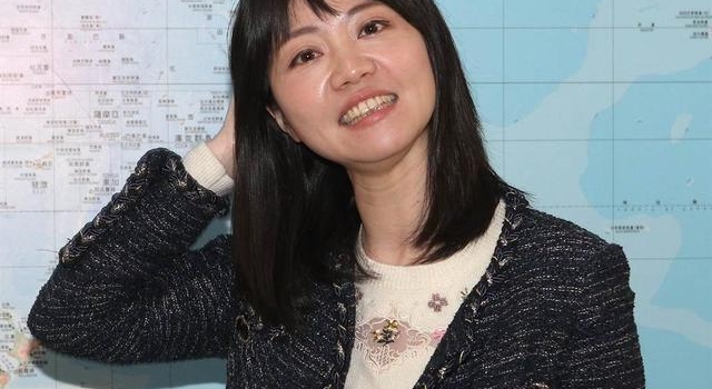 高嘉瑜剪发逆龄 被拱直播整理房间（图）