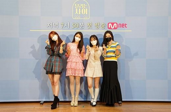 宣美Hani等韩国女艺人出席Mnet《一起跑步的关系》发布会