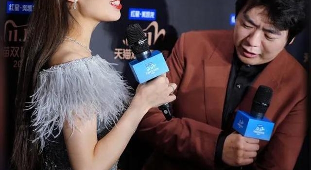 怀孕被夸“蚂蚁腰”的吉娜，暴露了中年油腻男的畸形审美