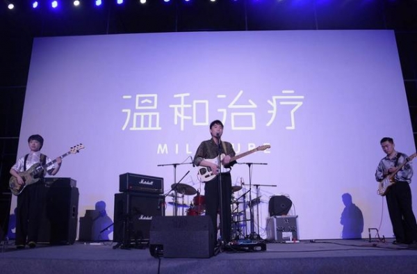 不仅是免费看电影！三亚沙滩Live 来袭→