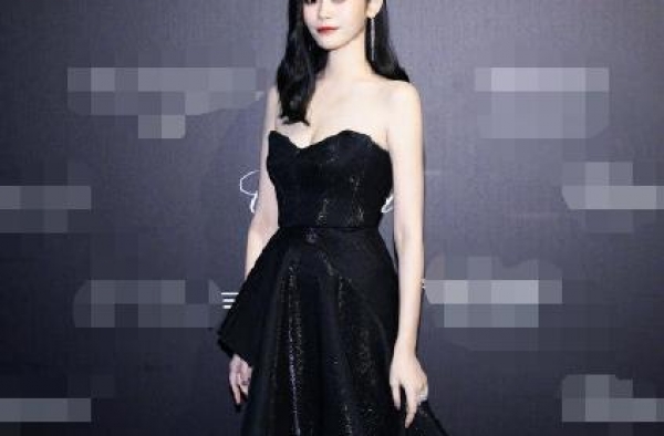 奚梦瑶和豪门小姑子罕同框，被嘲有身材没气质，超模输给了名媛？