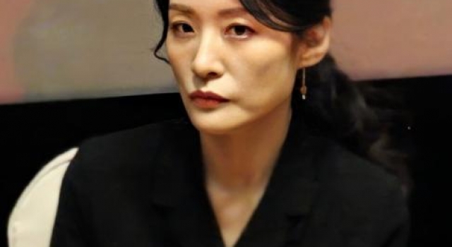 52岁周涛活动生图曝光，脸上凹凸不平皱纹多，法令纹深面色疲惫