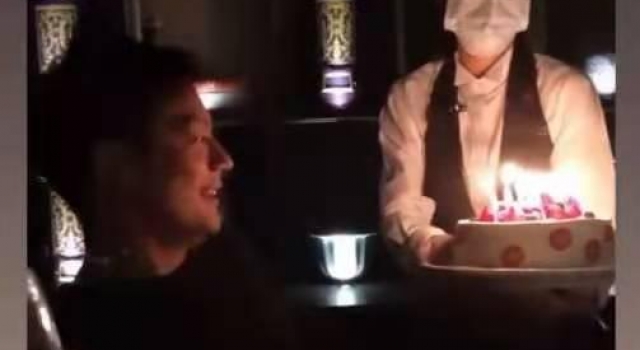周迅外籍老公庆51岁生日，却不见周迅身影，两人被传离婚已数年