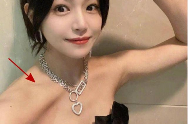 陈妍希晒近照瘦骨嶙峋，疑为辟谣怀二胎，网友却直言：墙都变形了