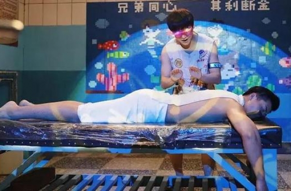 他再也拍不出内味儿，就像互联网再也没有底层