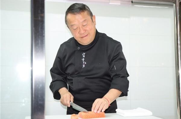 富士烧肉牧场代言人曾志伟参观考察大悦城店