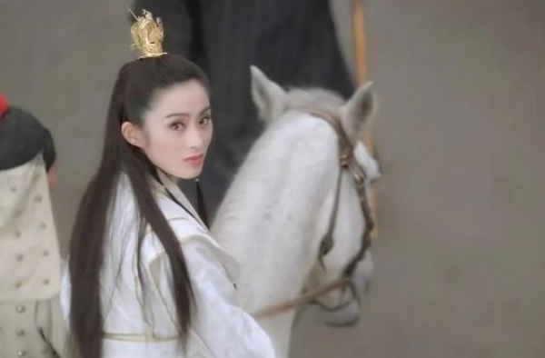 女神不再？张敏现身少林寺，面无血色，骨瘦如柴?，美人迟暮