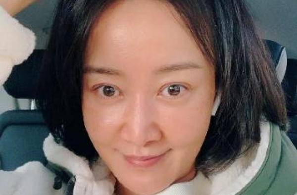 前央视清纯女主播赵子琪近照曝光，44岁素颜仍能打，豪宅更吸睛