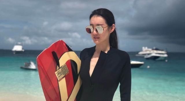 王宝强女友曝选秀泳装照，从校花到选美亚军，女友全是百里挑一