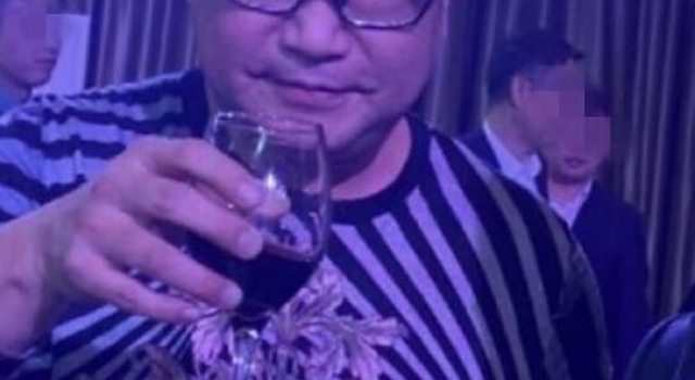尹相杰出席酒会无人识？从红极一时到奔波商演，一手好牌打稀烂