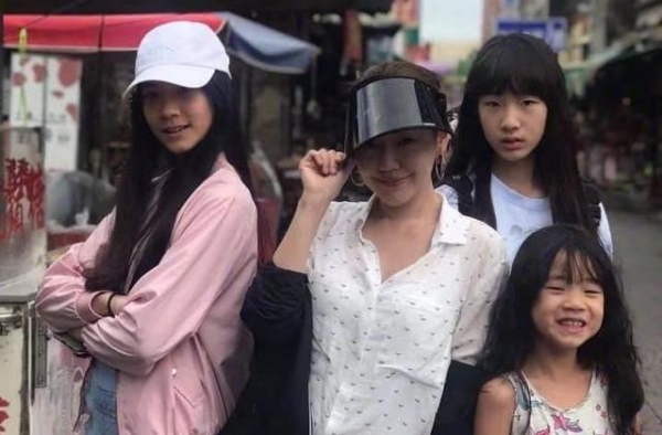 小S近照大变样！头顶长白发沧桑好多，开十级磨皮都遮不住木偶纹