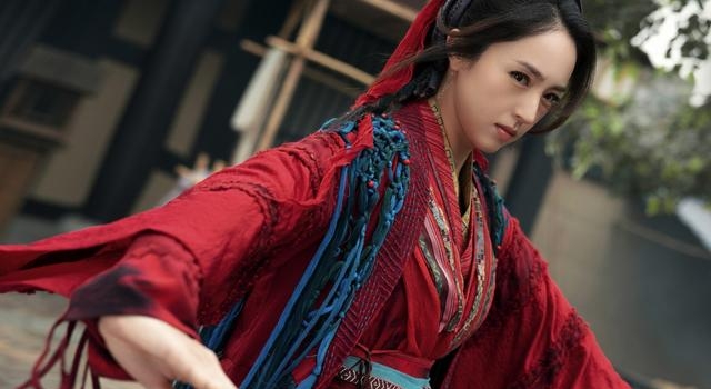 “段九娘”刚下线，《拆案》又开播，搞事业的董璇太有魅力了