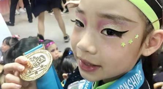 小s偏心表白二女儿！最新画作曝光太厉害，终于艳压俩姐妹成焦点