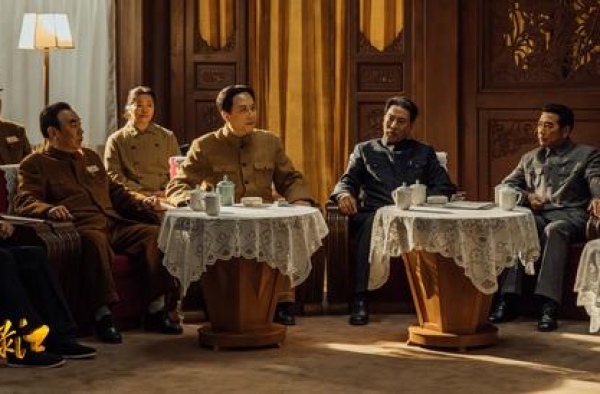 唐国强、丁勇岱领衔主演，《跨过鸭绿江》周日晚央视首播