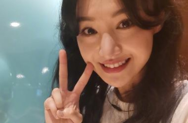 郑爽退出《追光吧》，节目组过河拆桥不讲究，杨幂成最大赢家