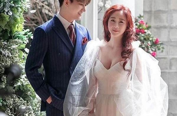 中韩明星夫妻被骂！咸素媛不顾女儿受伤拍视频，保姆抱孩子挂急诊