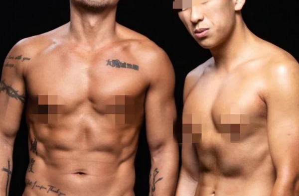 知名富豪与继子大秀6块腹肌，隐去与情妇爱的纹身，与正妻不和？