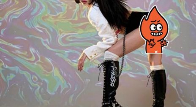 韩国＂性感女星＂又晒辣照，大秀长腿和腹肌，没有一丝赘肉好羡慕