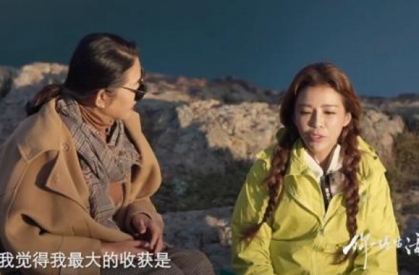 朱迅直言不再和别人对比，曾被指不如董卿，14岁进央视仍是二姐