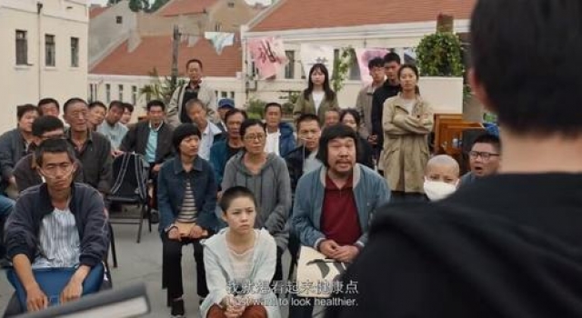 《送你一朵小红花》：生活不易，我们更该抱团取暖丨娱论