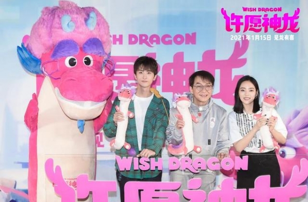 成龙现身《许愿神龙》观影活动为年轻人加油