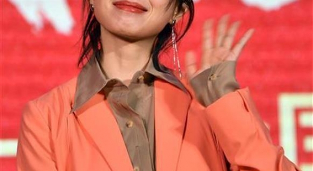 乘风破浪后遇见《人潮汹涌》，你的姐姐万茜来武汉了