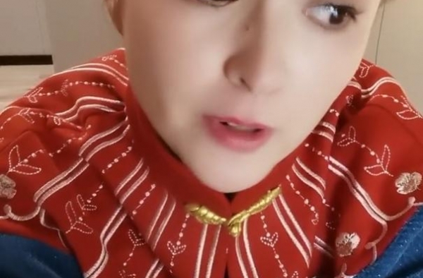戴娇倩离婚了？拍段子自称单身被疑婚变，富商老公曾苦追她11年