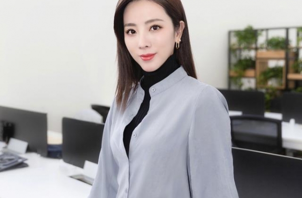 李思思：有凡尔赛的幸运，也有独自承受的焦虑丨人物