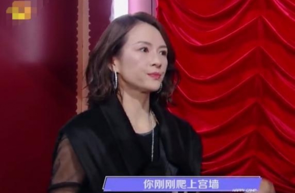 章子怡再扮15岁少女，嘟嘴瞪眼演技太尴尬，网友：让胡杏儿教教