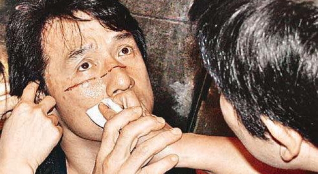 这些演员拼命在拍戏，活该他们火