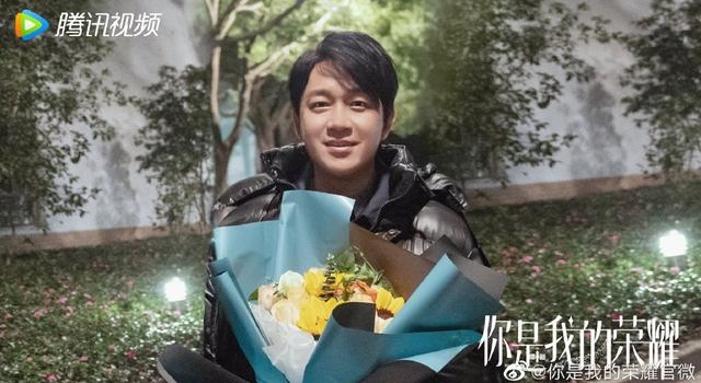 电视剧《你是我的荣耀》发杀青照，杨洋迪丽热巴等亮相
