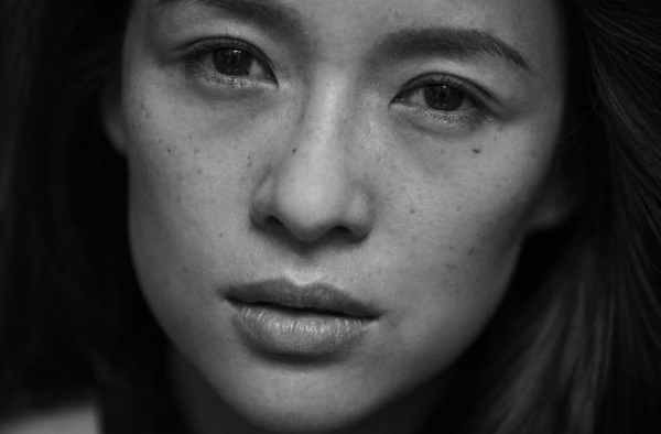 章子怡不得不“装”少女
