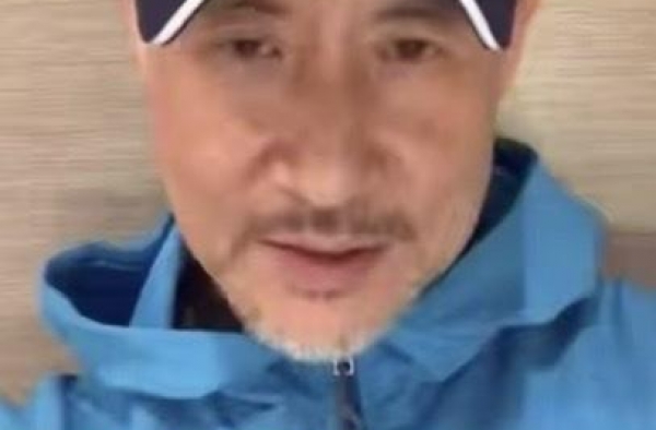 59岁张学友罕露面，胡子花白面容苍老，歌神也老了