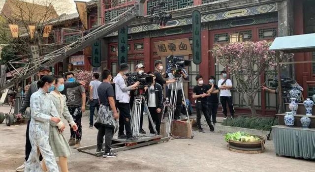 600多位明星失业，香港为什么没有“天价片酬”？