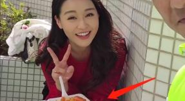 TVB简陋盒饭曝光，演员坐在地上吃，曾志伟当副总后会好转吗？