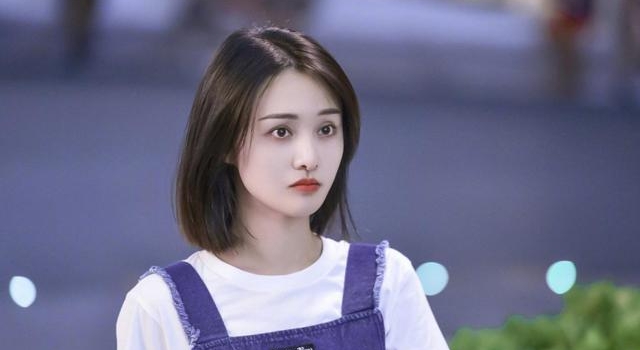 女星代孕弃养后墙倒众人推？死忠粉拒不脱粉，默默记好复仇名单